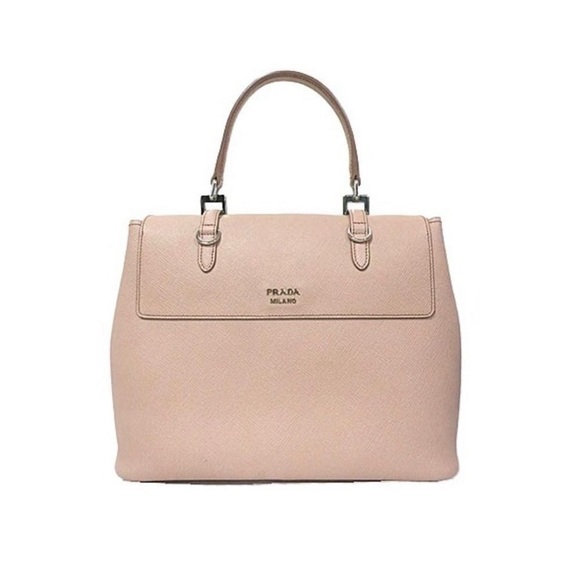 Prada - Picture 3 of 11